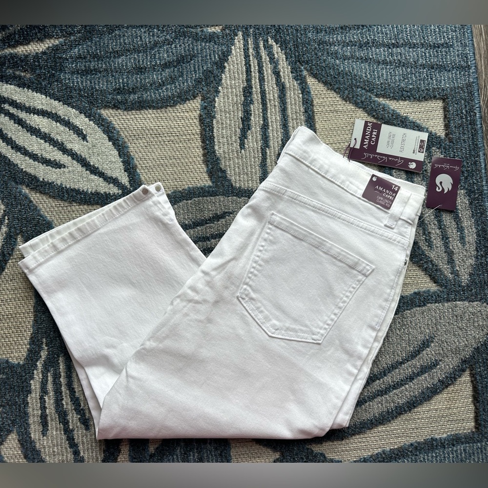 Gloria Vanderbilt Amanda Capri Classic Rise Denim Jeans - Picture 2 of 10